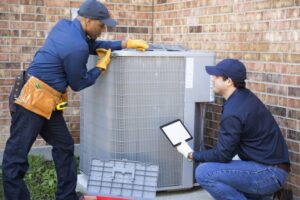 two-techs-working-on-outdoor-ac-unit